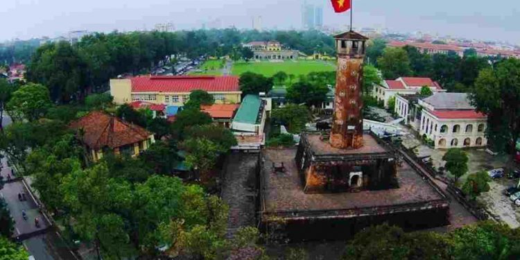Cột cờ Hà Nội là  minh chứng cho lịch sử đầy hào hùng, bất khuất
