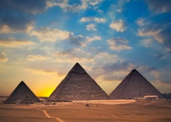 Là công trình nhân tạo cao nhất và được công nhận