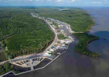 Mũi Cà Mau là vùng đất cực Nam của Tổ quốc, nằm nhô ra biển