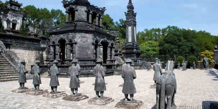 Ứng Lăng là công trình kiến trúc cuối của triều Nguyễn