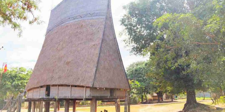 Bạn có biết Nhà Rông là nhà như thế nào?