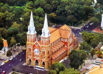 Nhà thờ Đức Bà hay còn gọi là chính tòa Đức Bà Sài Gòn