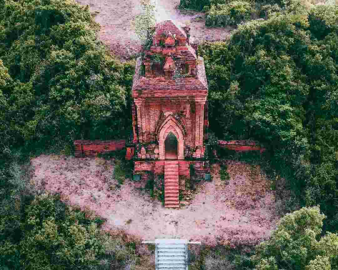 Tháp Chăm Bánh Ít mang nét riêng của Việt Nam