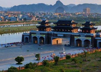 Hoa Lư cũng tổ chức nhiều lễ hội với các mục đích tưởng niệm