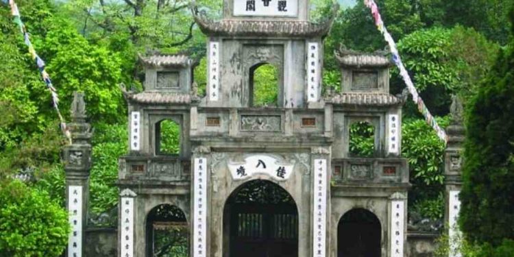 Địa điểm tham quan tại chùa Hương du khách không thể bỏ qua