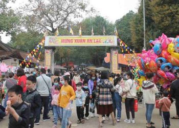 Tham gia Lễ hội Chùa Trăm Gian là một trải nghiệm thú vị và ý nghĩa.