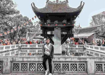 Bạn phải giữ sạch sẽ và không để rác ở trong chùa.