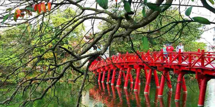 Cầu Thê Húc là một địa điểm du lịch phổ biến tại Hà Nội