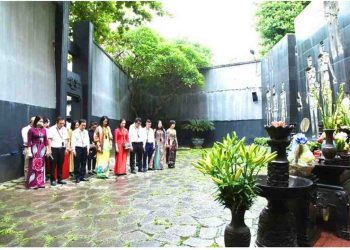 Các dịch vụ hỗ trợ cho du khách tham quan Di tích 