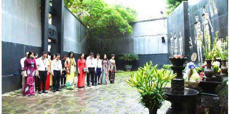 Các dịch vụ hỗ trợ cho du khách tham quan Di tích