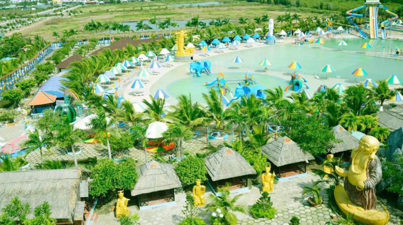 Tắm biển và dạo biển Nhà Mát